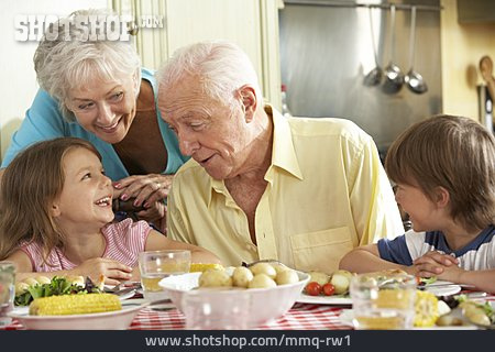 
                Enkel, Besuch, Großeltern, Mittagstisch                   