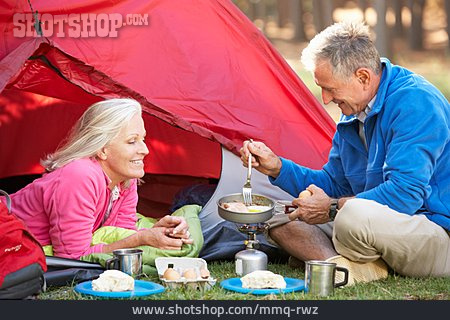 
                Kochen, Ehepaar, Campingurlaub                   