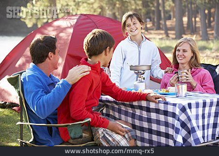 
                Mahlzeit, Familie, Campingurlaub                   