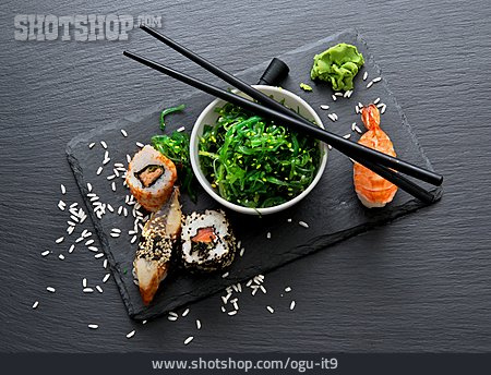 
                Sushi, Japanische Küche, Algensalat                   