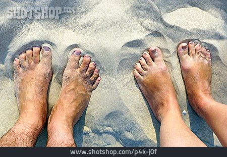 
                Füße, Sandstrand, Strandurlaub                   
