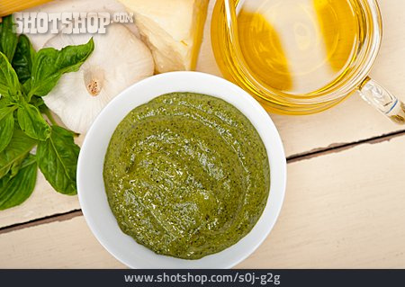 
                Gewürze & Zutaten, Olivenöl, Pesto                   