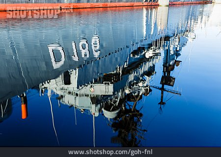 
                Wasserspiegelung, Kriegsschiff, Deutsche Marine                   