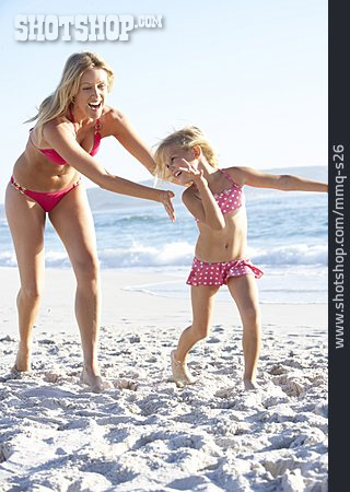 
                Mutter, Tochter, Fangen, Strandurlaub                   