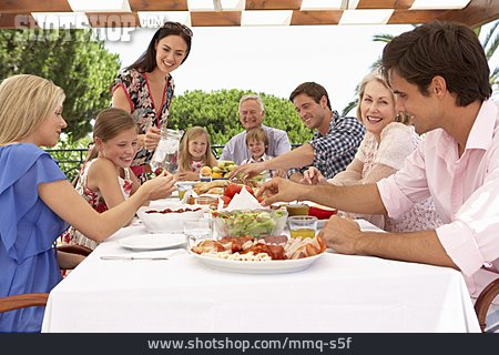 
                Familienleben, Sommerfest, Familientreffen                   