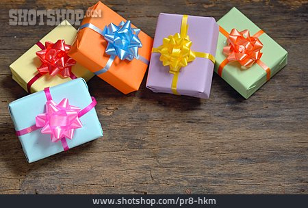 
                Farbig, Verpackung, Geschenke                   
