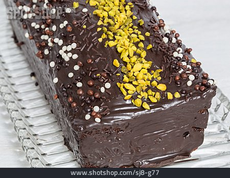 
                Schokoladenüberzug, Schokoladenkuchen, Pistazie                   