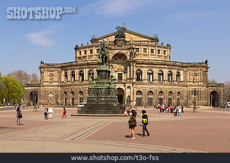 
                Dresden, Semperoper, Theaterplatz                   
