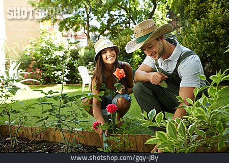 
                Gartenarbeit, Gärtner, Gärtnerin, Anpflanzen                   