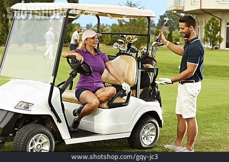 
                Golfplatz, Golfspieler, Golfmobil, Golfspielerin                   