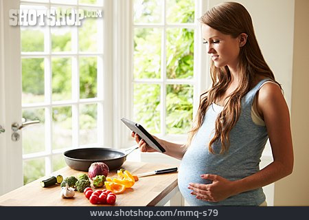 
                Frau, Gesunde Ernährung, Gemüse, Kochen, Schwanger                   