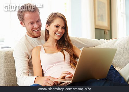 
                Sofa, Laptop, Internet, Ehepaar                   