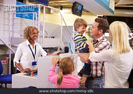 
                Flughafen, Familie, Check-in                   