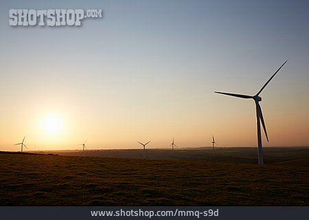 
                Dämmerung, Windenergie, Windkraftanlage                   