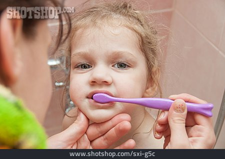 
                Kind, Pflege & Fürsorge, Zähne Putzen                   