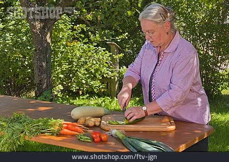 
                Gemüse, Zubereitung, Hausfrau                   