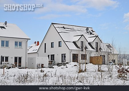 
                Schnee, Einfamilienhaus                   