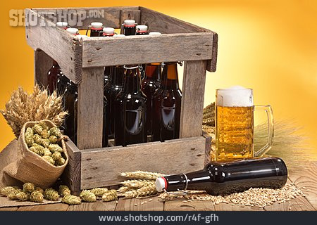 
                Holzkiste, Bierflaschen, Bügelverschluss                   