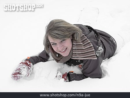 
                Junge Frau, Winter, Schnee                   