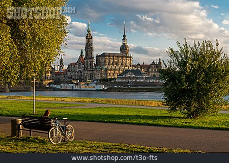 
                Elbe, Dresden, Stadtschloss                   