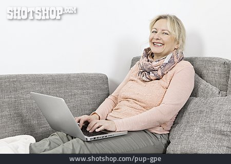 
                Frau, Laptop, Online, Wlan                   