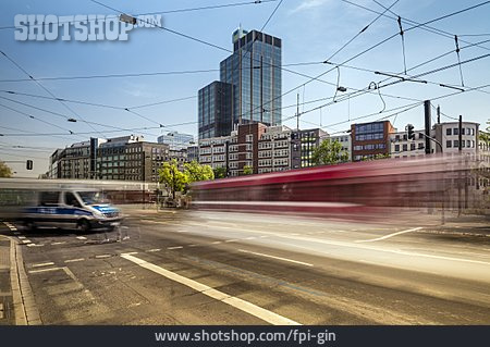 
                Düsseldorf, Straßenbahn, Oberleitungen, Stadtverkehr                   