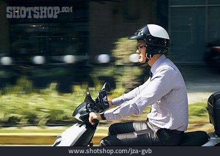 
                Unterwegs, Moped                   