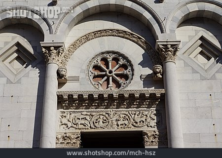 
                Kirchenfassade, San Michele In Foro                   