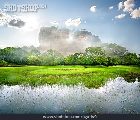 
                Sigiriya, Löwenfelsen, Festungsruine                   