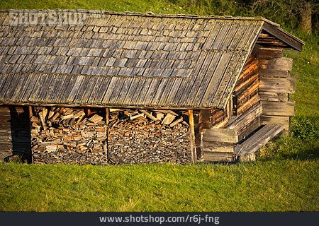 
                Brennholz, Pferchhütte                   