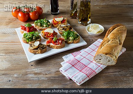 
                Vegetarisch, Italienische Küche, Bruschetta, Servierplatte                   