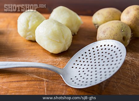 
                Ladle, Vegetarian, Potato Dumpling                   