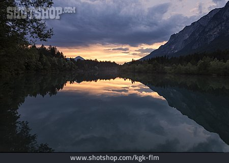 
                Karnische Alpen, Gailtal, Pressegger See                   