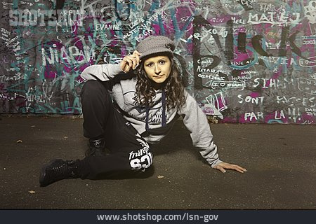 
                Junge Frau, Jugendkultur, Hiphop                   