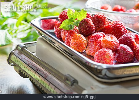 
                Erdbeere, Küchenwaage                   