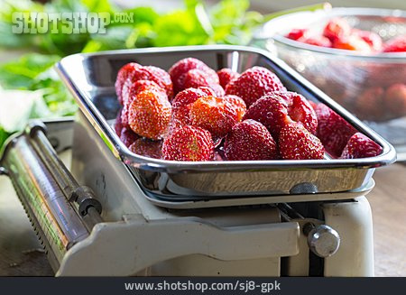 
                Erdbeere, Wiegen, Küchenwaage                   