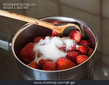 
                Erdbeere, Einkochen, Zuckern                   