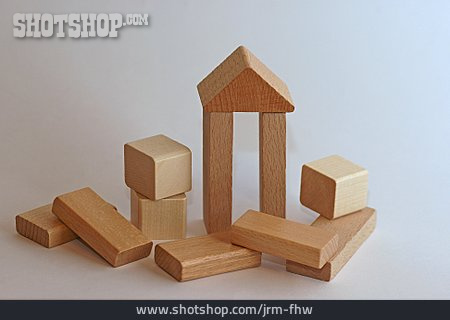 
                Holzspielzeug, Bauklötze                   
