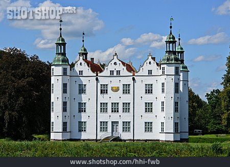 
                Herrenhaus, Schloss Ahrensburg                   