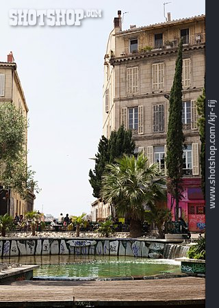 
                Platz, Brunnen, Marseille                   