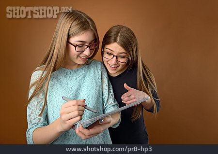 
                Teenager, Freundinnen, Tablet-pc                   