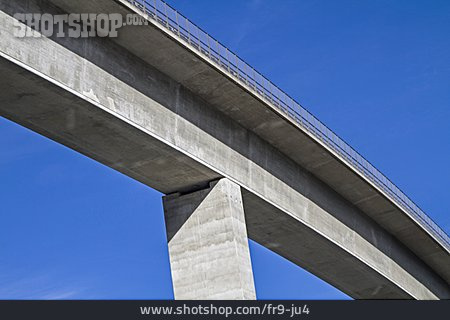 
                Brückenpfeiler, Autobahnbrücke                   