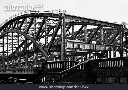 
                Stahlkonstruktion, Stahlbrücke, Elbbrücke                   