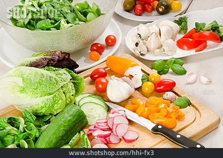 
                Gesunde Ernährung, Zubereitung, Salat                   