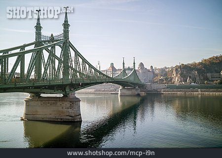 
                Budapest, Donaubrücke, Freiheitsbrücke                   