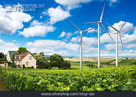 
                Windenergie, Solar, Nachhaltigkeit, Erneuerbare Energien, Energiesparhaus                   