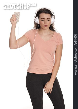 
                Junge Frau, Smartphone, Musik Hören                   