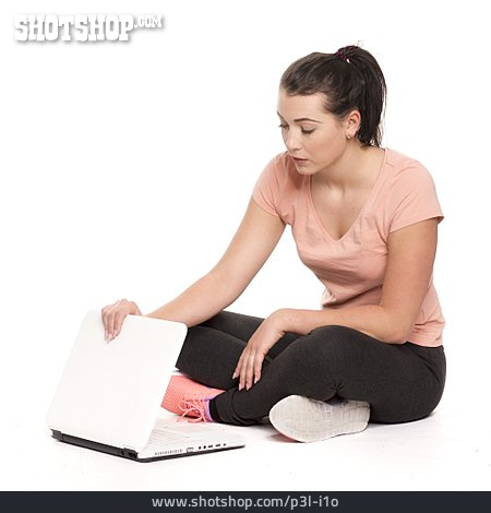 
                Laptop, Studentin, Offline                   