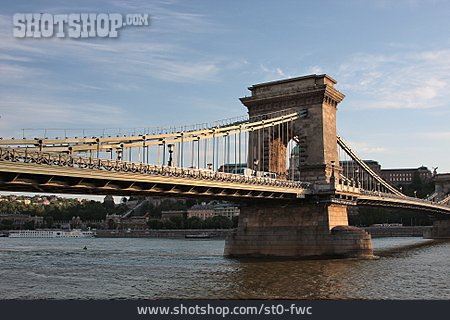 
                Budapest, Kettenbrücke                   