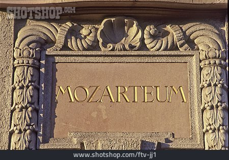 
                Mozarteum                   